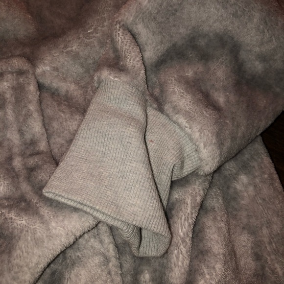 Very soft sleepwear sweater - Picture 2 of 3